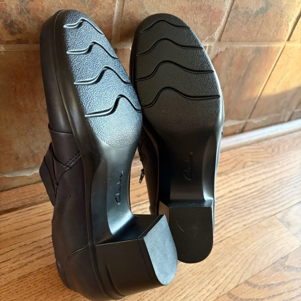 Clarks Women's Navy Emslie Warren Zipper Ankle Boot - Picture 13 of 13